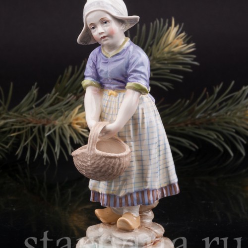 Фигурка из фарфора За грибами, девочка с лукошком, Dressel, Kister & Co, Германия, 1902-04 гг.