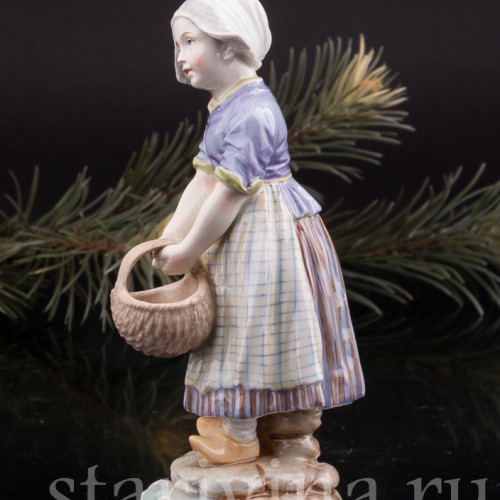 Фигурка из фарфора За грибами, девочка с лукошком, Dressel, Kister & Co, Германия, 1902-04 гг.
