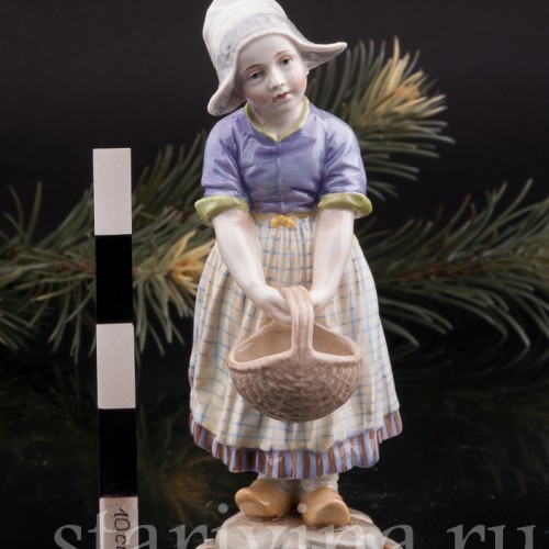 Фигурка из фарфора За грибами, девочка с лукошком, Dressel, Kister & Co, Германия, 1902-04 гг.