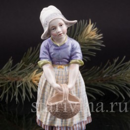 Фигурка из фарфора За грибами, девочка с лукошком, Dressel, Kister & Cie, Германия, 1902-04 гг.