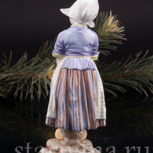 Фигурка из фарфора За грибами, девочка с лукошком, Dressel, Kister & Co, Германия, 1902-04 гг.