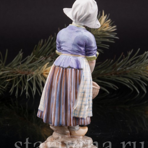 Фигурка из фарфора За грибами, девочка с лукошком, Dressel, Kister & Co, Германия, 1902-04 гг.