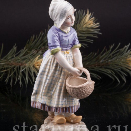 Фигурка из фарфора За грибами, девочка с лукошком, Dressel, Kister & Co, Германия, 1902-04 гг.