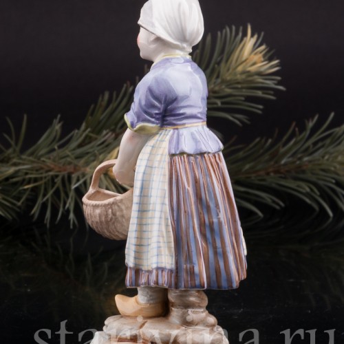 Фигурка из фарфора За грибами, девочка с лукошком, Dressel, Kister & Co, Германия, 1902-04 гг.