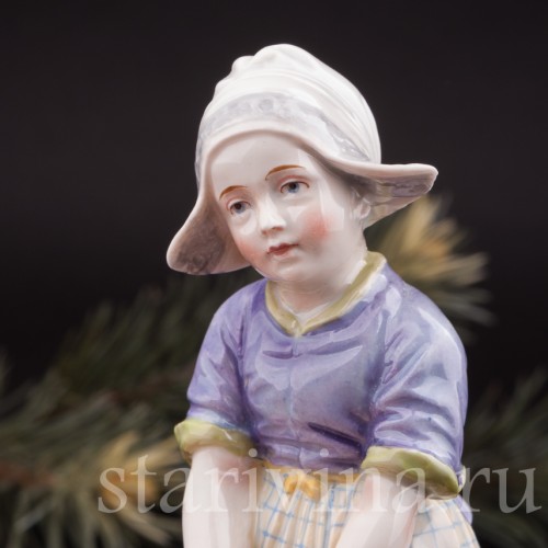 Фигурка из фарфора За грибами, девочка с лукошком, Dressel, Kister & Co, Германия, 1902-04 гг.