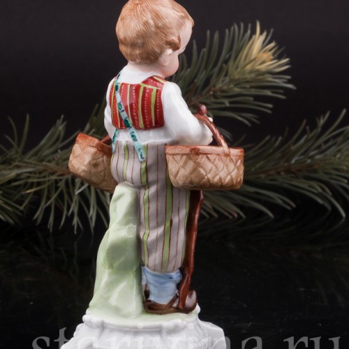 Фигурка из фарфора За грибами, мальчик с двумя лукошками, E. A. Muller, Германия, кон. 19, нач. 20 вв.