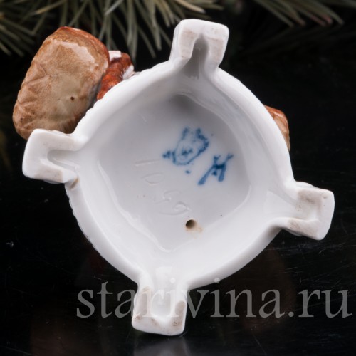 Фигурка из фарфора За грибами, мальчик с двумя лукошками, E. A. Muller, Германия, кон. 19, нач. 20 вв.