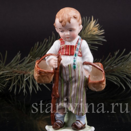 Фигурка из фарфора За грибами, мальчик с двумя лукошками, E. A. Muller, Германия, кон. 19, нач. 20 вв.