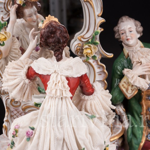 Большая фарфоровая композиция У зеркала, кружевная, Volkstedt, Германия, сер. 20 в.