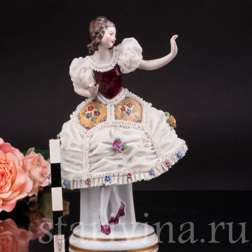 Фарфоровая статуэтка Девушка, кружевная, Mitterteich, Германия, вт. пол. 20 в.