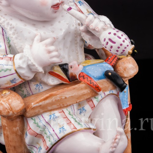 Старинная статуэтка Малыш на стуле, Франция, 19 в.