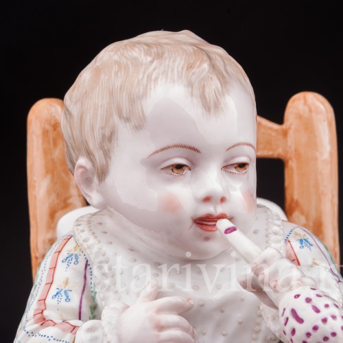 Старинная статуэтка Малыш на стуле, Франция, 19 в.