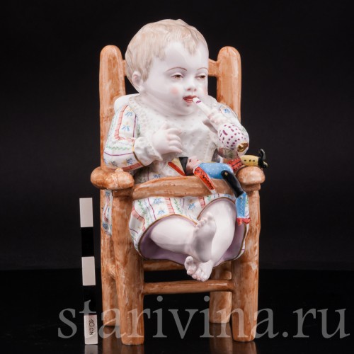 Старинная статуэтка Малыш на стуле, Франция, 19 в.