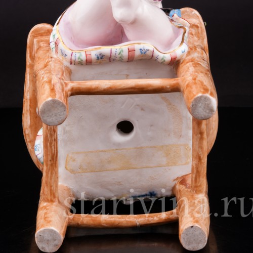 Старинная статуэтка Малыш на стуле, Франция, 19 в.