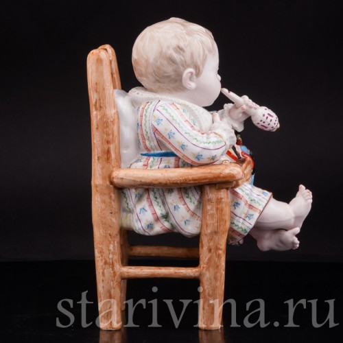 Старинная статуэтка Малыш на стуле, Франция, 19 в.