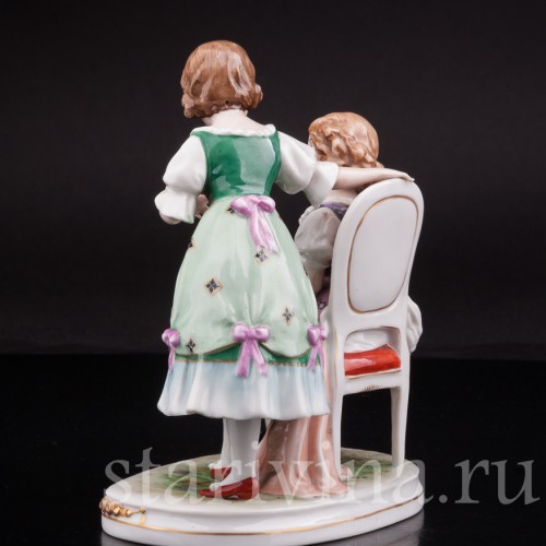 Фарфоровая статуэтка Девочки с книгой, Scheibe-Alsbach, Германия, 1925-72 гг.