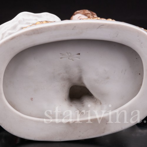 Фарфоровая статуэтка Девочки с книгой, Scheibe-Alsbach, Германия, 1925-72 гг.