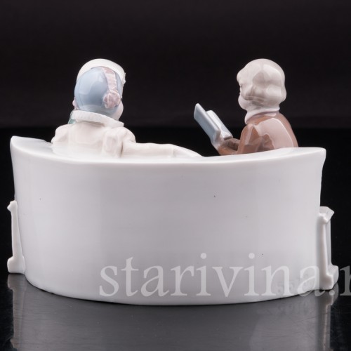 Редкая статуэтка из фарфора Дети с книгой, Galluba & Hofmann, Германия, 1905-37 гг.