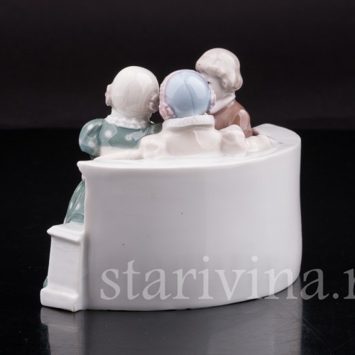 Редкая статуэтка из фарфора Дети с книгой, Galluba & Hofmann, Германия, 1905-37 гг.