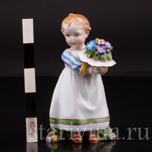 Фигурка из фарфора Девочка с букетом, миниатюра, E. A. Muller, Германия, кон. 19, нач. 20 вв.