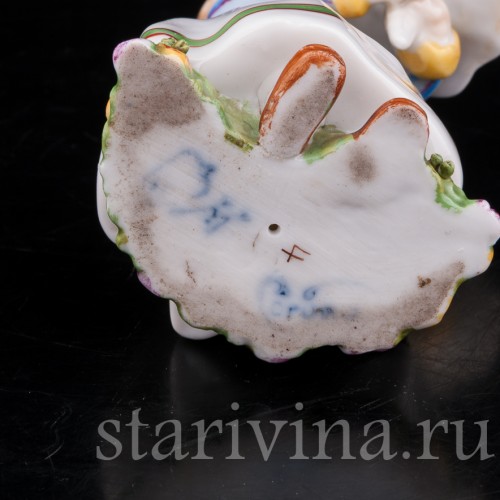 Фигурка из фарфора Девочка с букетом, миниатюра, E. A. Muller, Германия, кон. 19, нач. 20 вв.