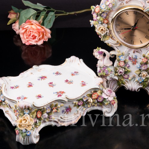 Антикварные фарфоровые часы Времена Года, Sitzendorf, Германия, 19 век.