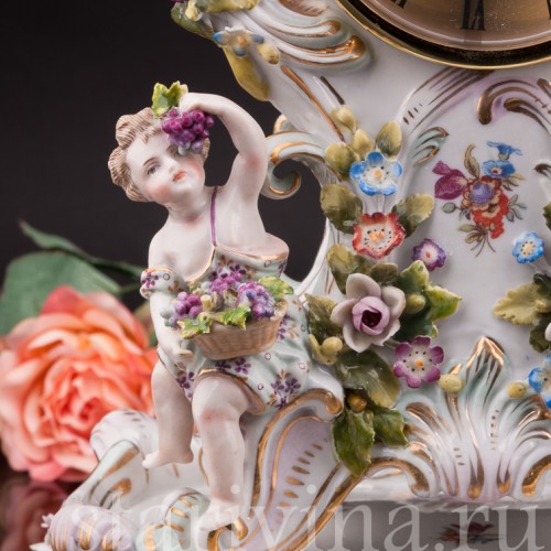 Антикварные фарфоровые часы Времена Года, Sitzendorf, Германия, 19 век.