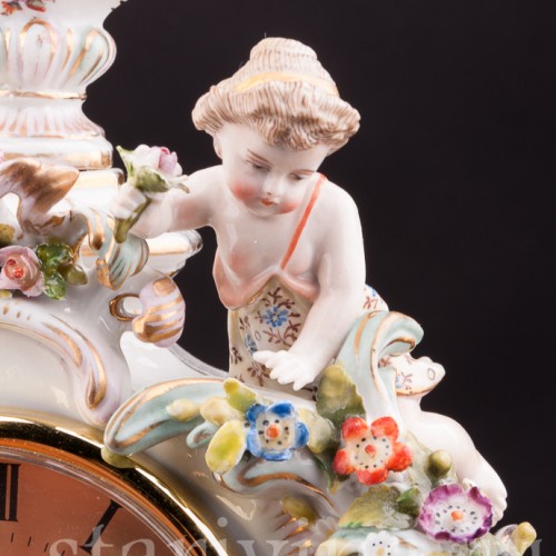 Антикварные фарфоровые часы Времена Года, Sitzendorf, Германия, 19 век.