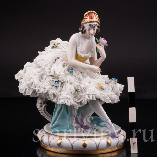 Статуэтка Балерина на стуле, кружевная, Volkstedt, Германия, нач. 20 в.