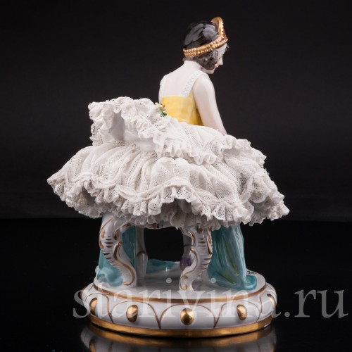 Статуэтка Балерина на стуле, кружевная, Volkstedt, Германия, нач. 20 в.