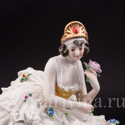 Статуэтка Балерина на стуле, кружевная, Volkstedt, Германия, нач. 20 в.