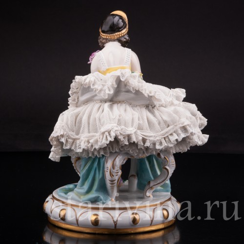 Статуэтка Балерина на стуле, кружевная, Volkstedt, Германия, нач. 20 в.