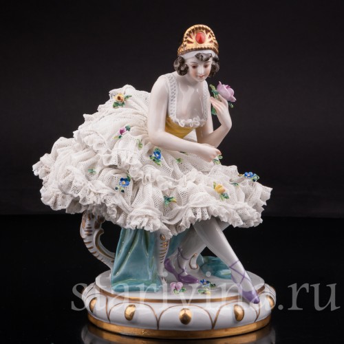 Статуэтка Балерина на стуле, кружевная, Volkstedt, Германия, нач. 20 в.