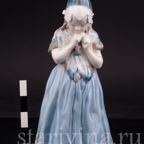 Фарфоровая статуэтка Девочка с косичкой, Royal Copenhagen, Дания, 1975 г.