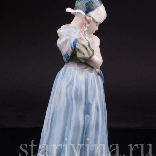 Фарфоровая статуэтка Девочка с косичкой, Royal Copenhagen, Дания, 1975 г.