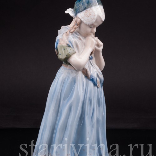 Фарфоровая статуэтка Девочка с косичкой, Royal Copenhagen, Дания, 1975 г.