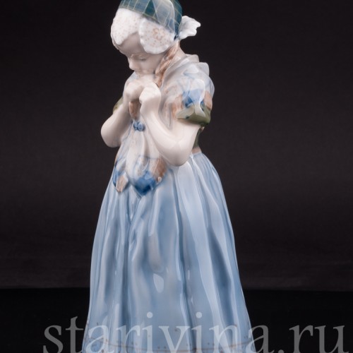 Фарфоровая статуэтка Девочка с косичкой, Royal Copenhagen, Дания, 1975 г.