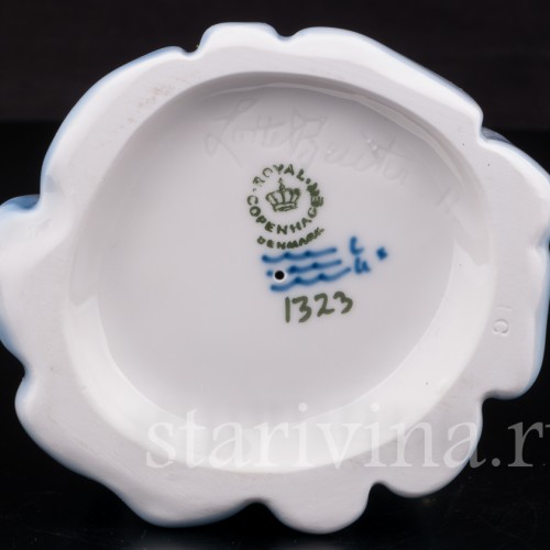 Фарфоровая статуэтка Девочка с косичкой, Royal Copenhagen, Дания, 1975 г.