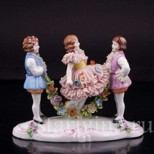 Статуэтка из фарфора Задорная игра, кружевная, Дрезден, Германия, перв. пол. 20 в.