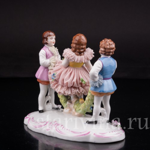 Статуэтка из фарфора Задорная игра, кружевная, Дрезден, Германия, перв. пол. 20 в.