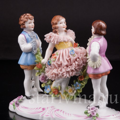 Статуэтка из фарфора Задорная игра, кружевная, Дрезден, Германия, перв. пол. 20 в.