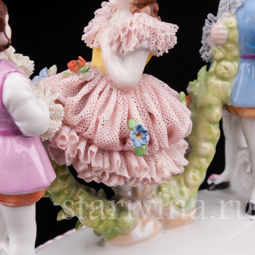 Статуэтка из фарфора Задорная игра, кружевная, Дрезден, Германия, перв. пол. 20 в.