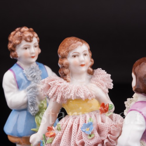 Статуэтка из фарфора Задорная игра, кружевная, Дрезден, Германия, перв. пол. 20 в.