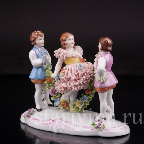 Статуэтка из фарфора Задорная игра, кружевная, Дрезден, Германия, перв. пол. 20 в.