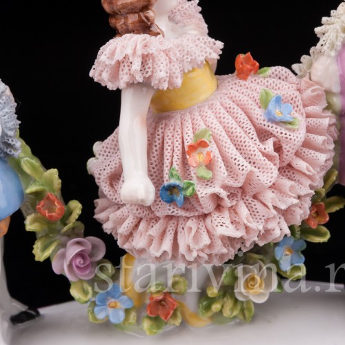 Статуэтка из фарфора Задорная игра, кружевная, Дрезден, Германия, перв. пол. 20 в.