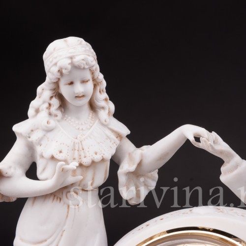 Часы из фарфора Галантная пара Volkstedt, Германия, кон.19 - нач. 20 вв.