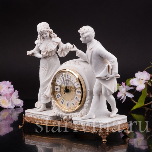 Часы из фарфора Галантная пара Volkstedt, Германия, кон.19 - нач. 20 вв.