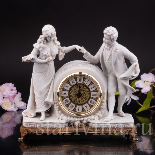 Часы из фарфора Галантная пара Volkstedt, Германия, кон.19 - нач. 20 вв.