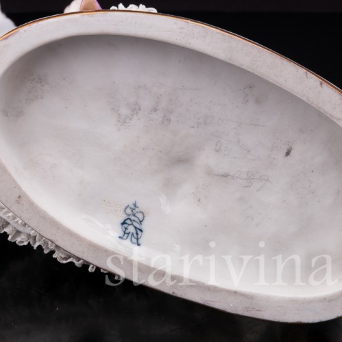 Антикварная фарфоровая статуэтка Пьеро и Коломбина, кружевная Volkstedt, Германия, нач. 20 в.