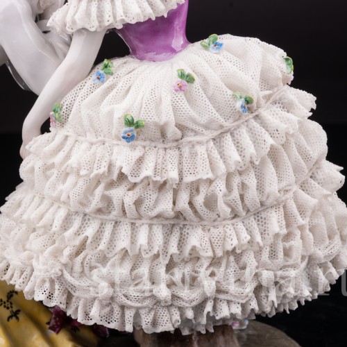 Антикварная фарфоровая статуэтка Пьеро и Коломбина, кружевная Volkstedt, Германия, нач. 20 в.